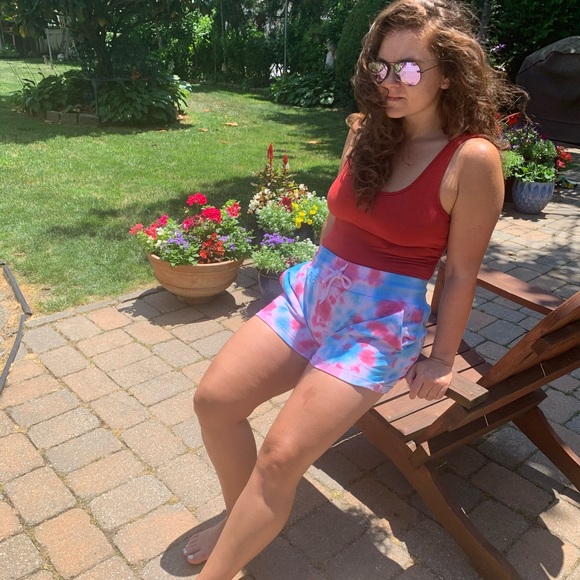 Custom swirl dyed shorts - Picture 3 of 4